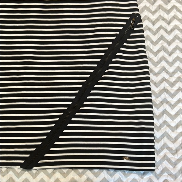 COCO & tashi Black & White striped V-neck Dress with zipper detailing sz L - Picture 3 of 12